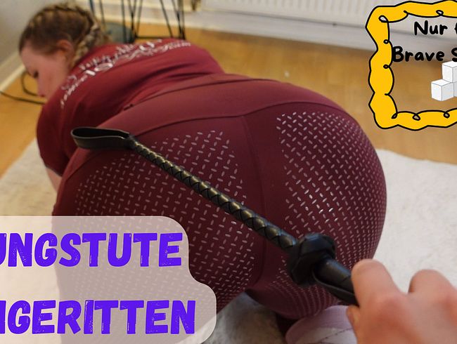 Mascha Mangold's Porno Video: EINGERITTEN! Reitlehrer macht mich zur willigen fi**stu*e!